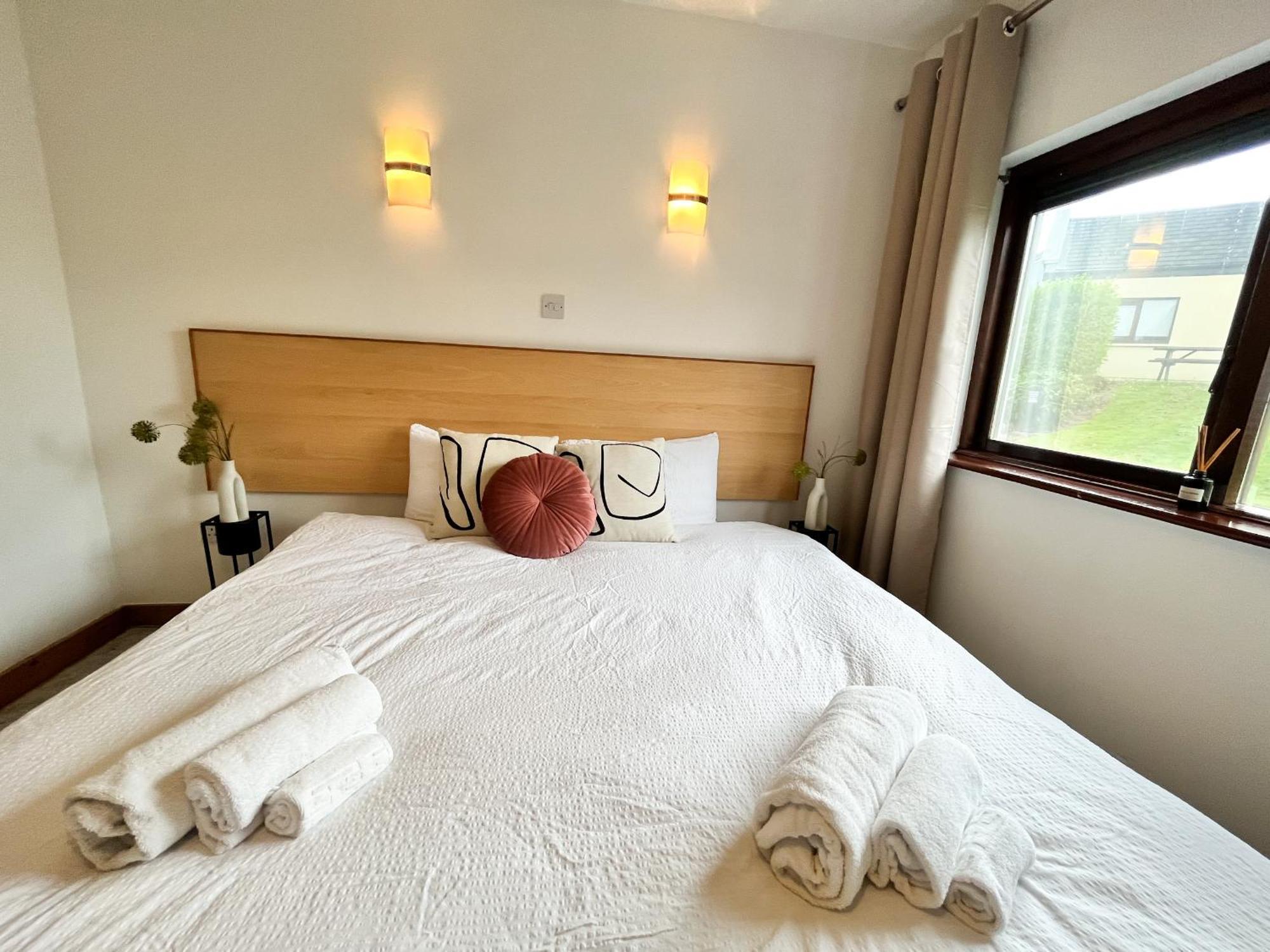 Happy Sandy Feet: Cozy Seaside Retreat In * Youghal
